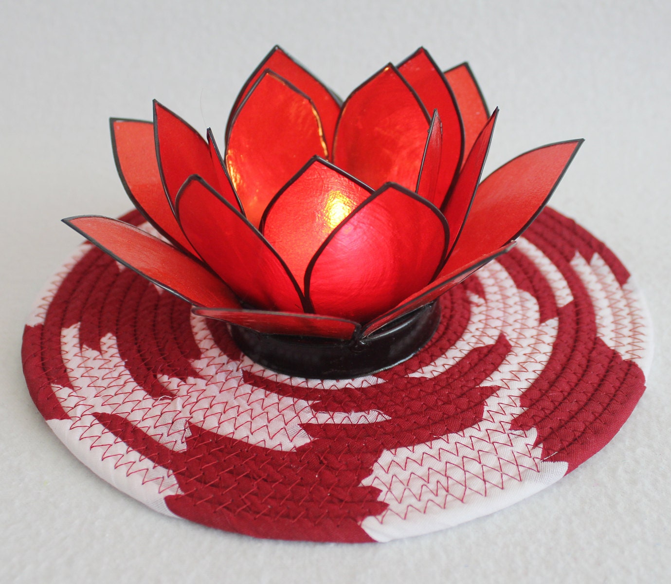 Red and White Round Fabric Coiled Mat / Mug Rug / Trivet / Hot Pad by PrairieThreads