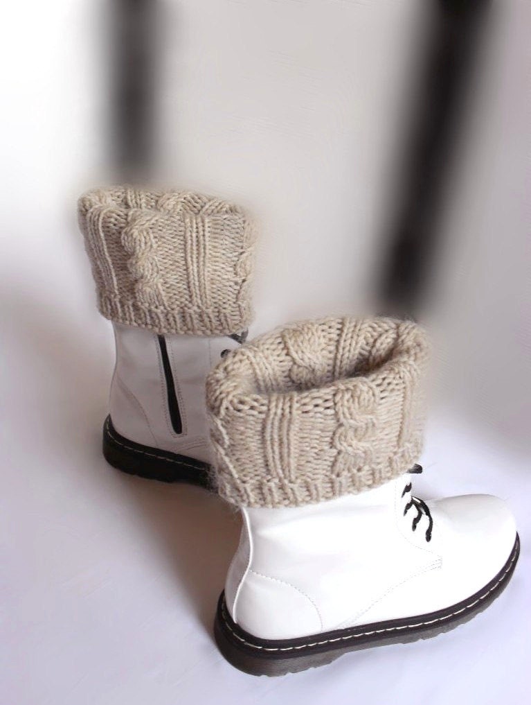 Knit Boot Cuffs Leg warmers Chunky Cable knit Winter fashion custom color merino extrafine and silk-mohair in oatmeal Pilland