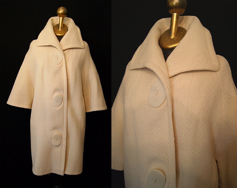 Chic1950s / 1960s ivory wool coat  with huge oval buttons vlv rockabilly Audrey Hepburn  classic chic timeless - size Medium