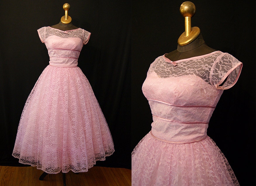 Feminine 1950's Light Pink Lace with Satin Trim New Look Party Prom Wedding Dress Rockabilly VLV Size - Small