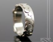 14k White Gold Cobblestone Path Band