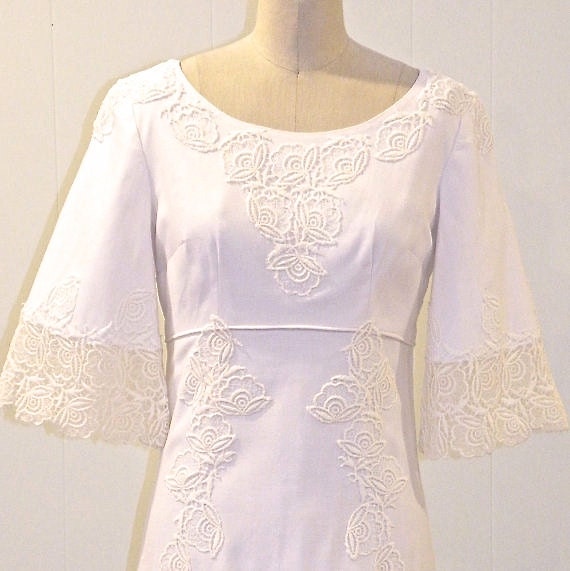 60s Wedding Dress, 1960s Boho Bride Empire Waist Wedding Gown, White Cotton Linen & Crochet Lace Bridal Gown, Bell Sleeves Detachable Train