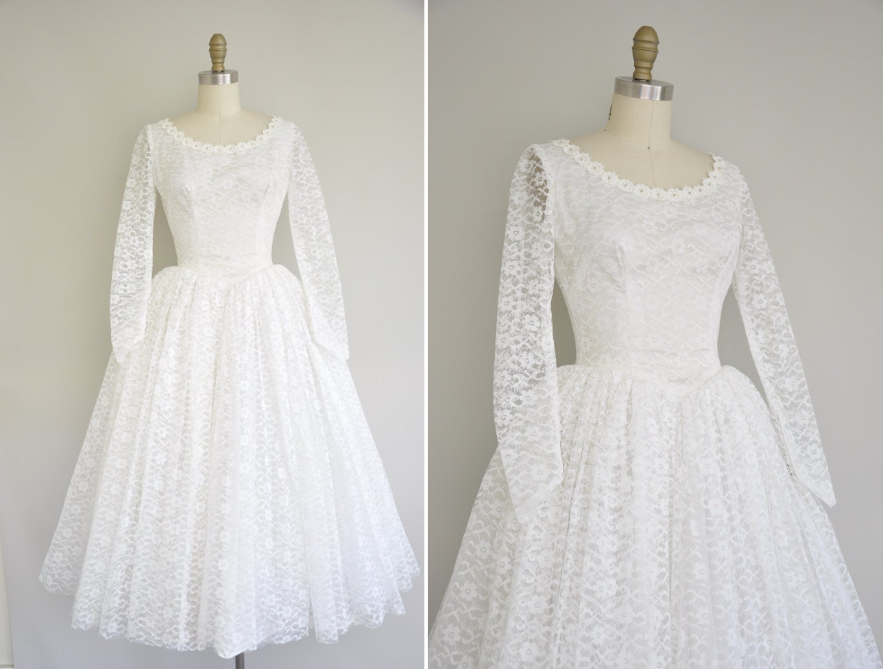 vintage 1950s dress / 50s white lace wedding dress / 1950s classic wedding dress