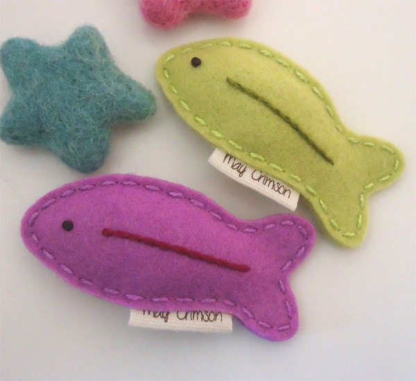 NO SLIP Wool felt hair clip -set of 2 stuffed  fish -pear / orchid