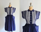 50s dress - vintage 1950s day dress - embroidered - patch pockets - cap sleeves - Medium