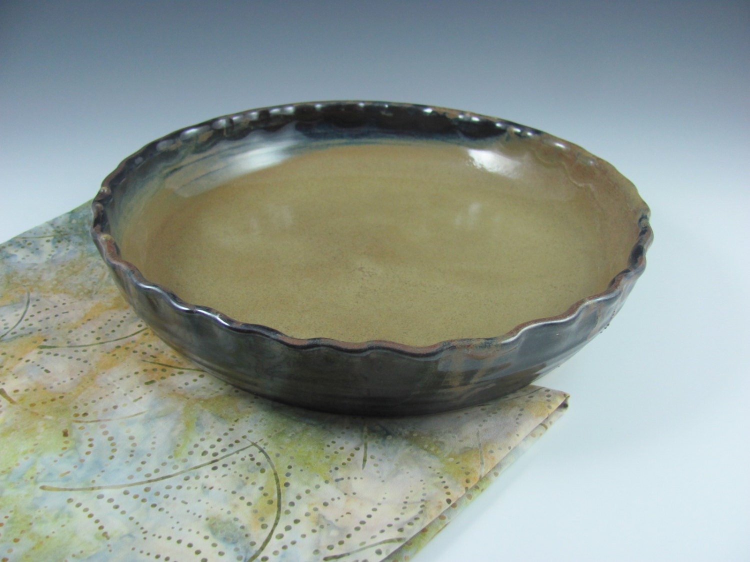 10 Inch Pie Plate in Waxwing Brown Ceramic Porcelain, Handmade by Licia Lucas-Pfadt