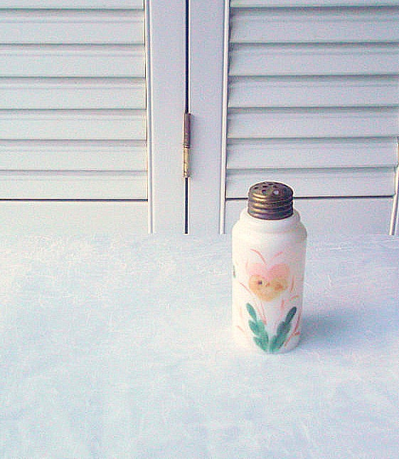 Milkglass Shaker Vintage Shaker Metal Top Wheat and Floral Pattern Vintage Milk glass Thanksgiving Decor Autumn Wheat