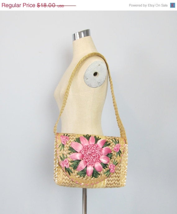 20% OFF SALE Vintage 1970's Pink Floral Straw Shoulder Bag Purse /// BEACH Bag