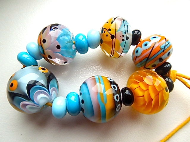 Soft Spring II Chrysanthemum Flower beadset (16) by Caroline Dousi ( SRA)