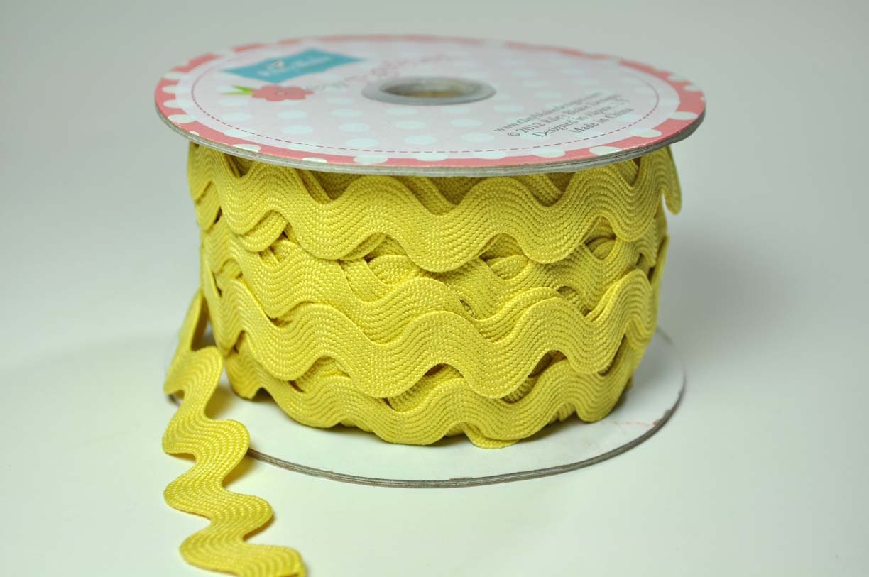 Riley Blake 3/4" ric rac in butter - by the yard