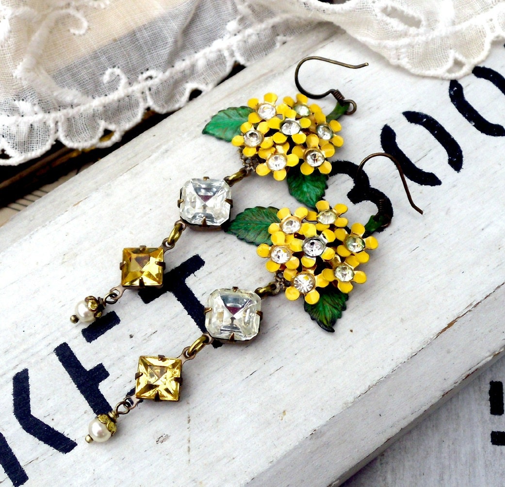 He loves me not, he LOVES me, Vintage Enamel and Rhinestone Flower Assemblage Earrings