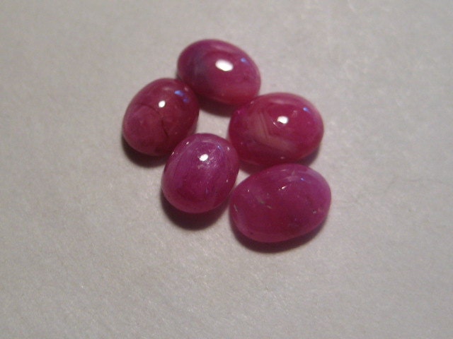 Ruby   cabs   ...      5 pieces  .........       6 x 4 mm -   6 x 5  mm                 ...............             a1517