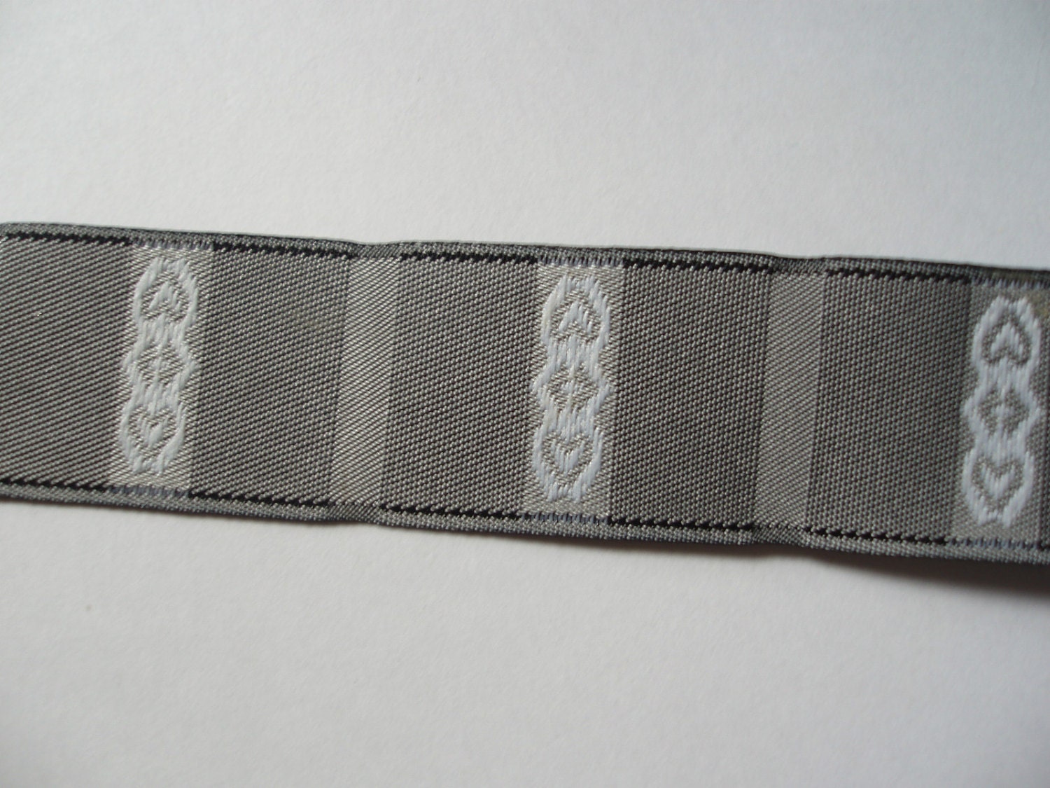 5 Yards New Hampshire Jacquard  - Sewing Gift Wrapping Silver / Grey Trim