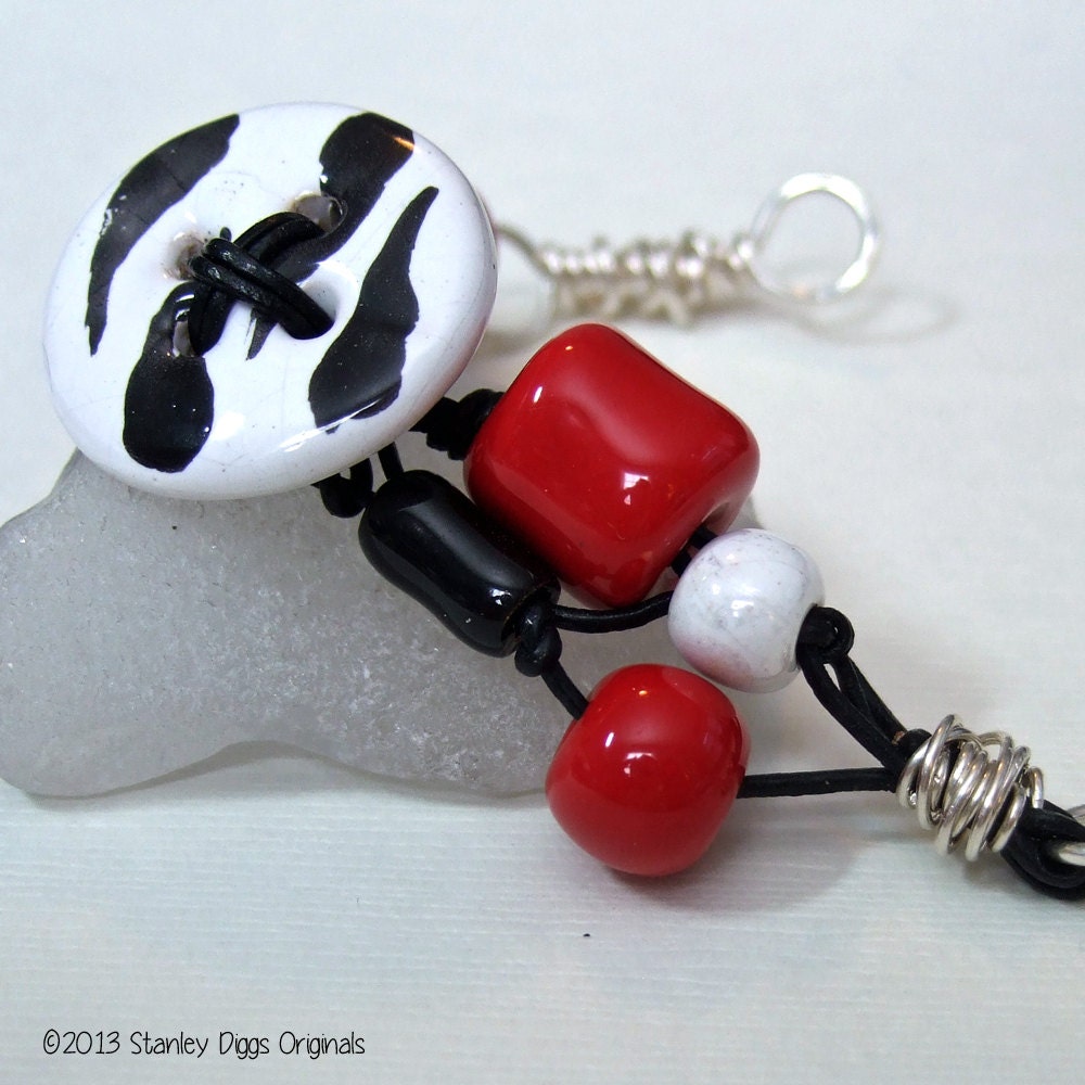 Red and Black Kazuri Beaded Bracelet