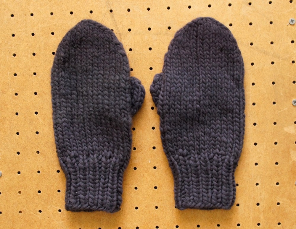 Ombre Dip Dye Mittens - Navy and Black