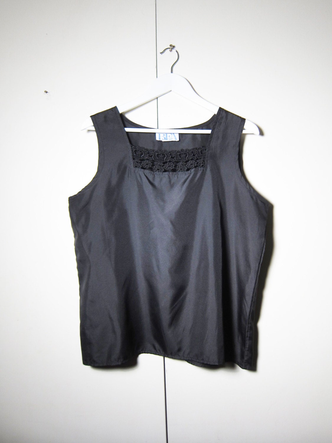 Sleeveless Tank . Black . 1990s 80s