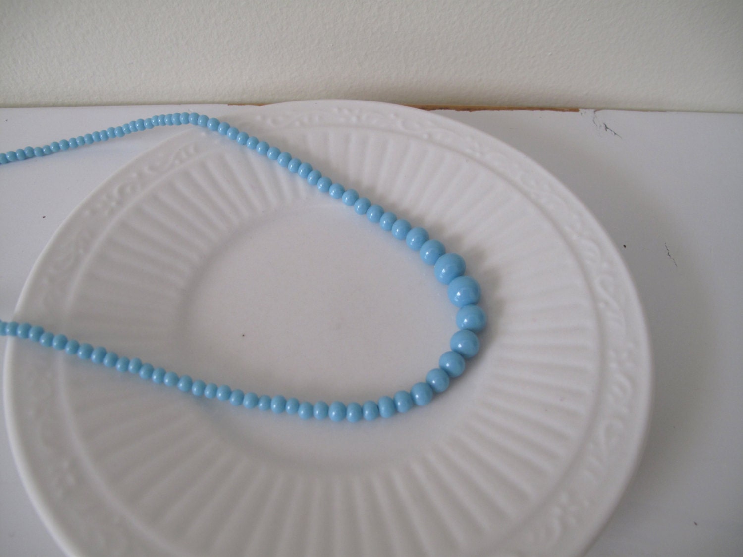vintage graduated bead necklace in light blue