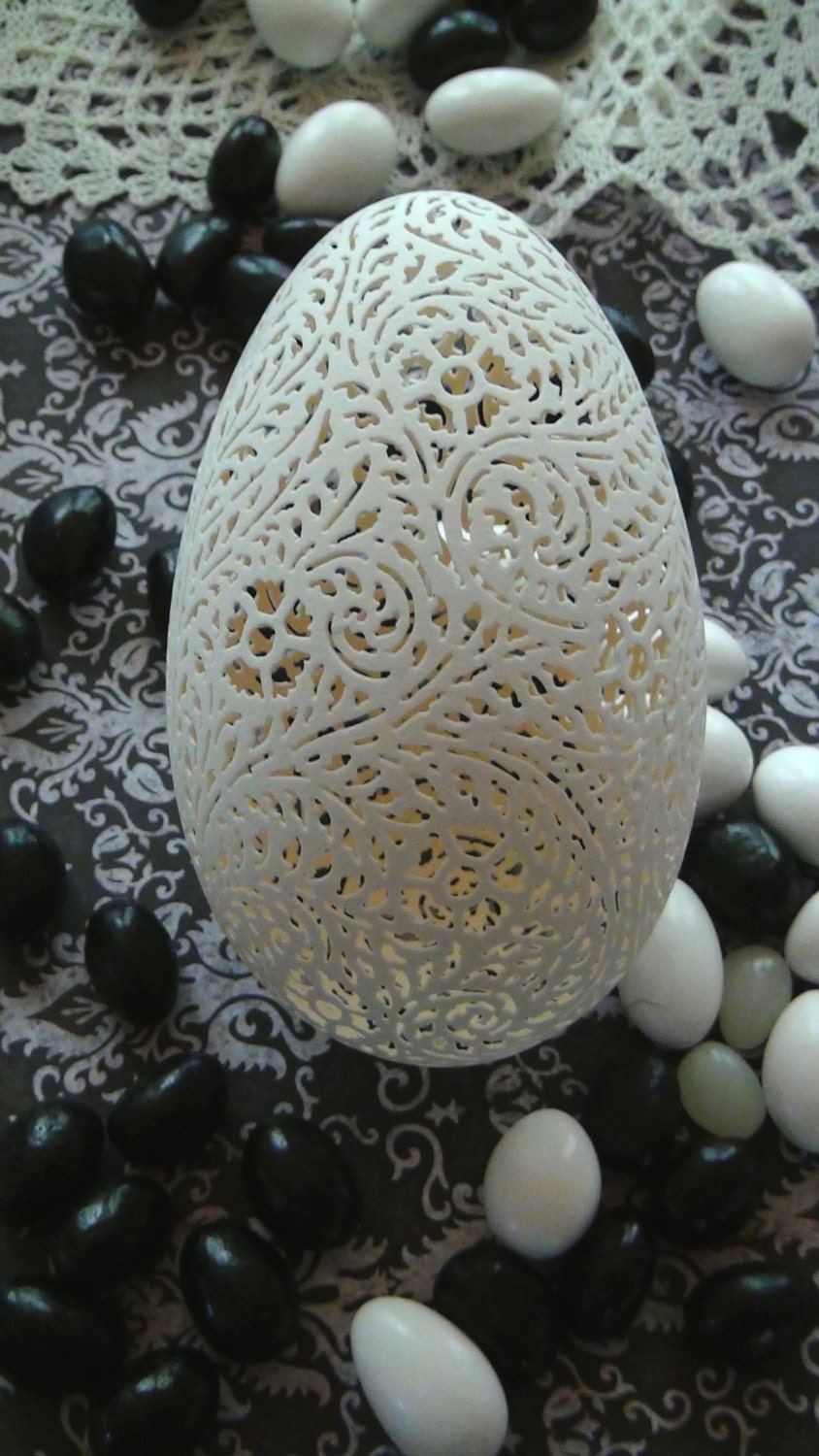 Hand Carved Victorian Lace Large Goose Egg: Full Floral Pattern