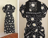ADORABLE 1940's Inky Black Linen Blend Hourglass Day Dress w/ White & Yellow Daisy Print and Soutache Embroidered Trim / Pockets - Size S M