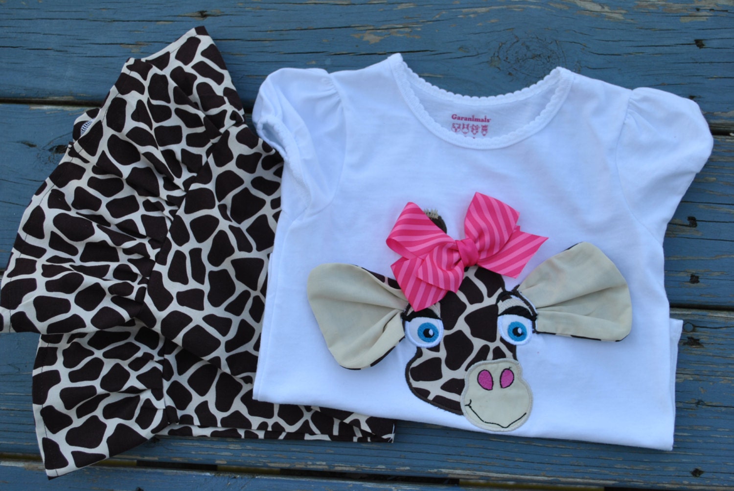 Giraffe Girl Outfit Set - Boutique Custom Toddler baby clothes - Ruffle Pants and Embriodered Shirt 6-12 mo 18 mo 24 mo 2t 3 4 5 6 7 8