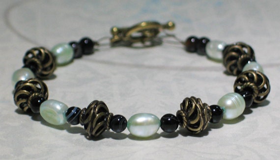Green Freshwater Pearl & Onyx Bracelet