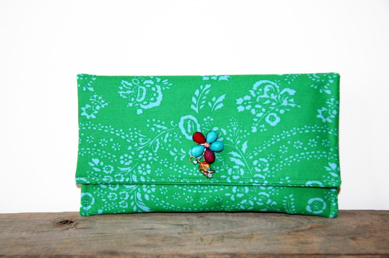 green clutch purse with vintage brooch / mothers day / spring summer fashion / bridesmaid