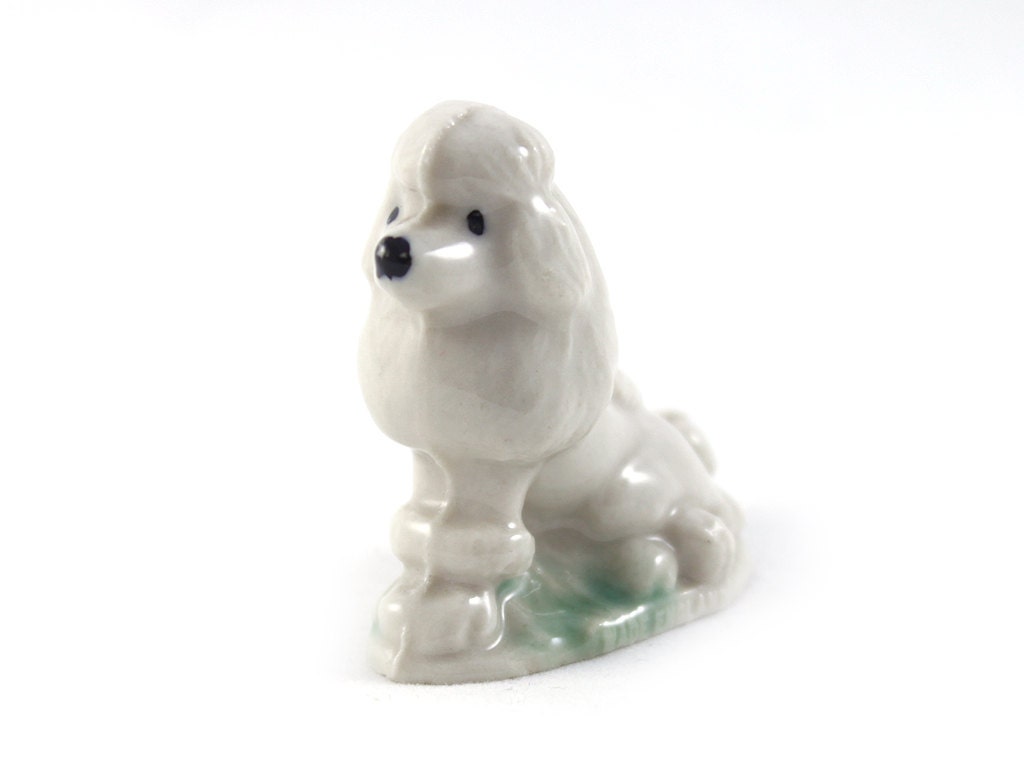 Wade Whimsies - Poodle dog circus dancing  - Miniature Figurine 00