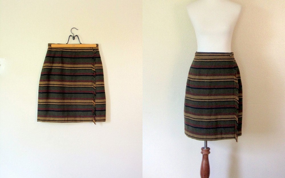SALE Vintage Skirt / 90's Wrap Blanket Skirt / Medium