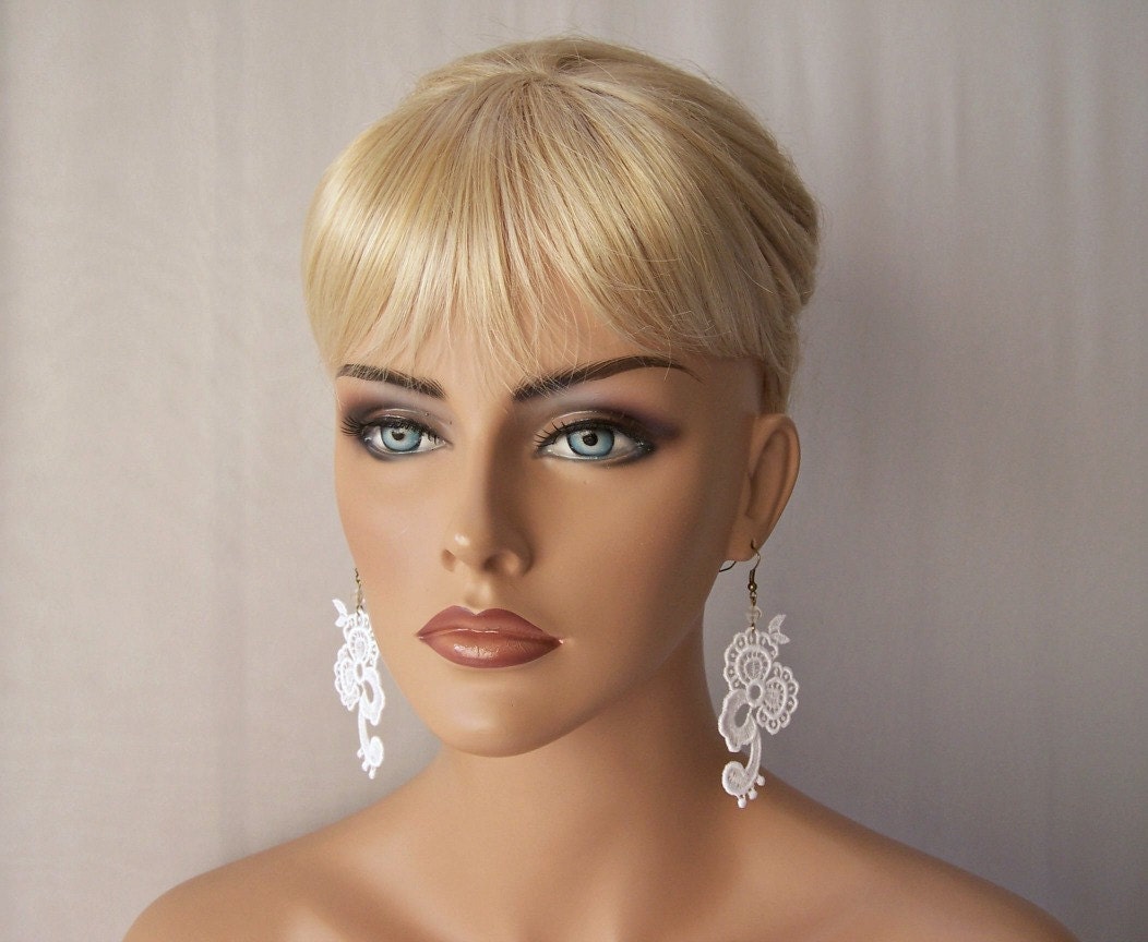 Wisteria lace earrings white very short version
