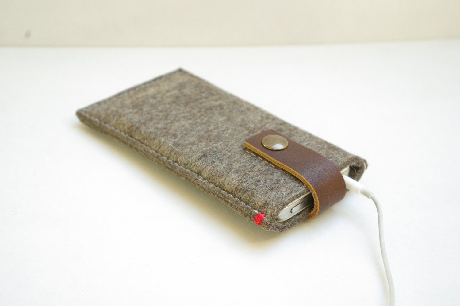 IPHONE 5 COVER felt - leather closure - Brown Blend wool felt- New Heritage - Iphone 4s, 5 - men, Dutch Design, eco design gadget, classic