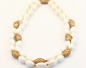 Vintage Necklace - White and Gold - 3411