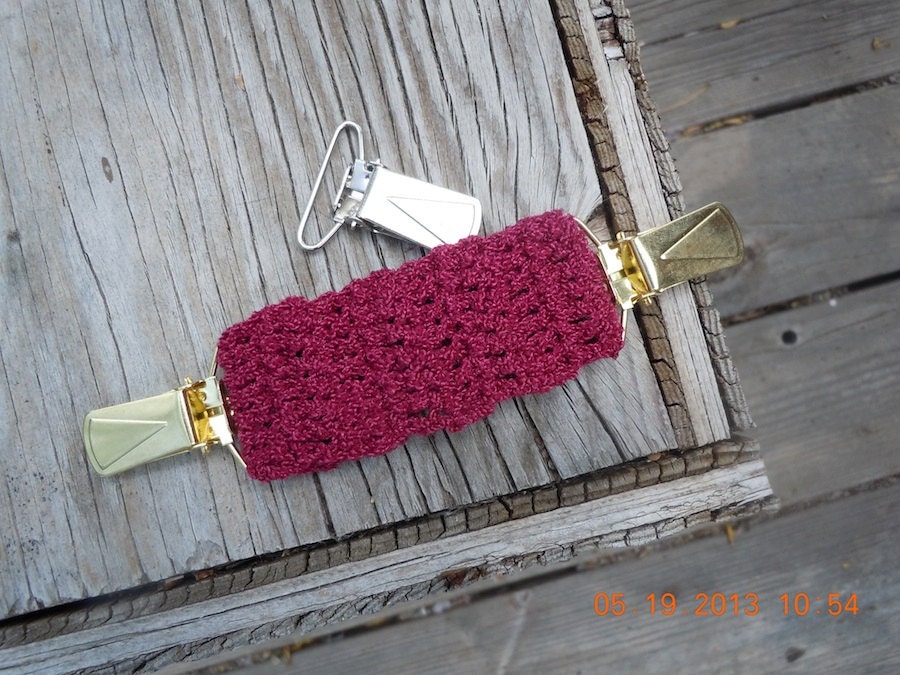 Wine alternative to a belt, dressclip, shirt clip, jacket clip, vest clip, crocheted