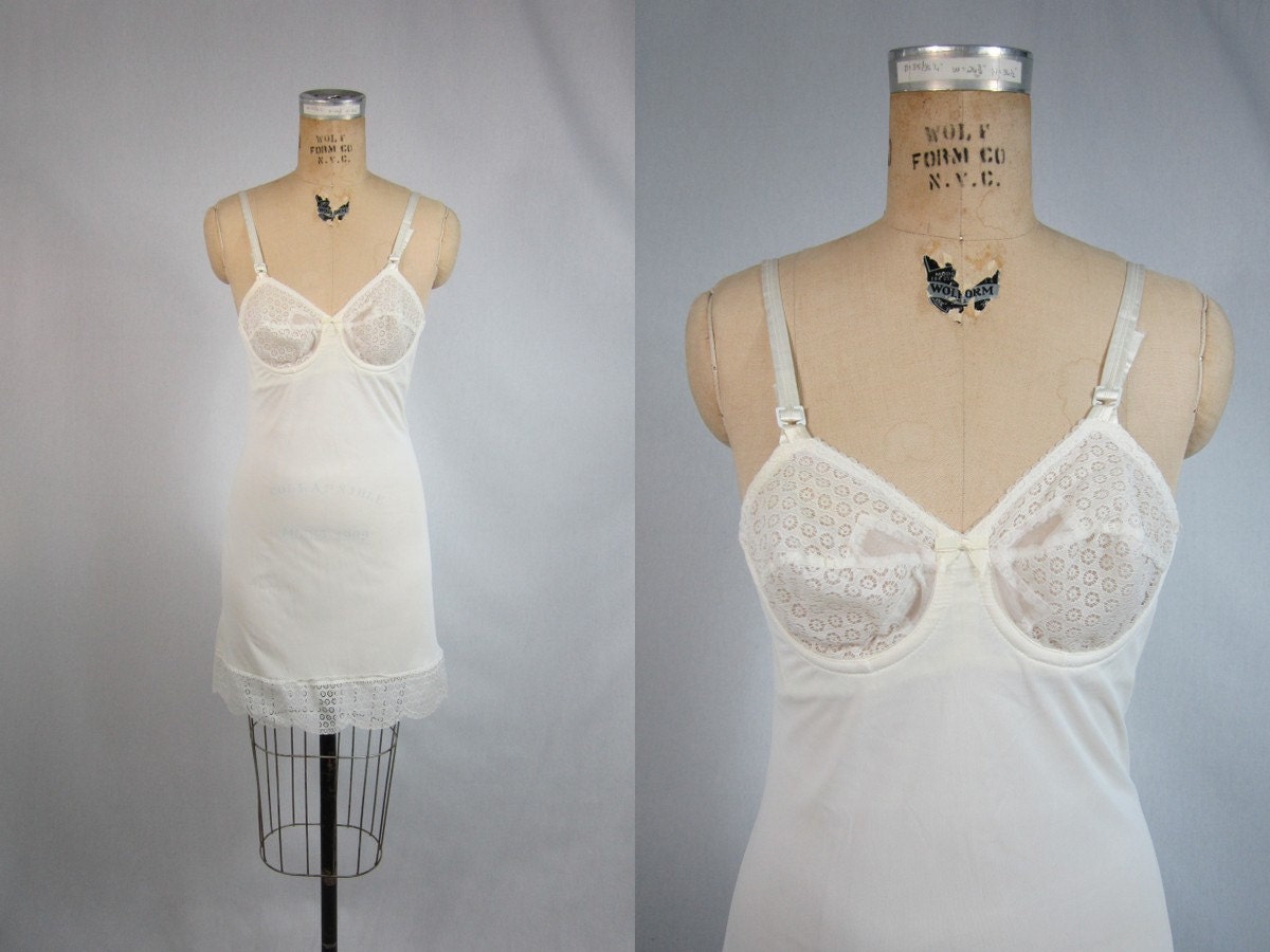 60s Bullet Bra Slip . Off White Lace Bow Bra 32 B