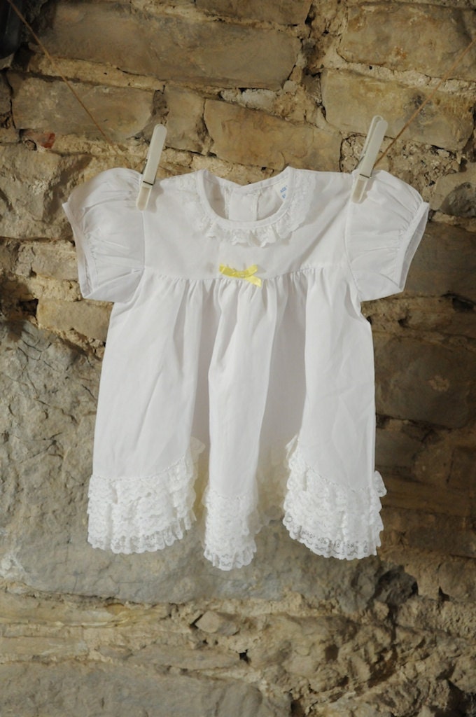 Beautiful vintage baby Christening dress / Baptism gown 1970s White baby dress 6 - 12 m Bridesmaid dress