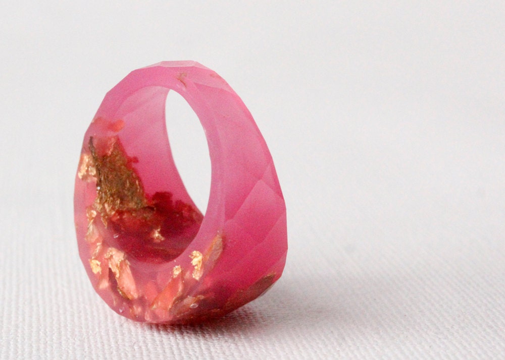 size 8 watermelon pink round faceted eco resin ring featuring gold leaf flakes - RosellaResin