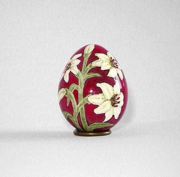 Lilies. Quail egg. Easter egg. Pysanka.