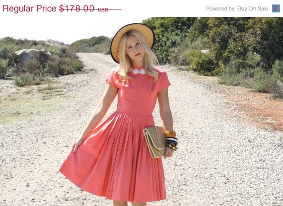 20% Off MEMORIAL DAY SALE Vtg 1950s 50s Pink Embroidered Dress w/ Full Skirt Xs