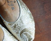 Oval Toe Strapless White and Old Gold Satin Slippers with Champagne Suede Soles