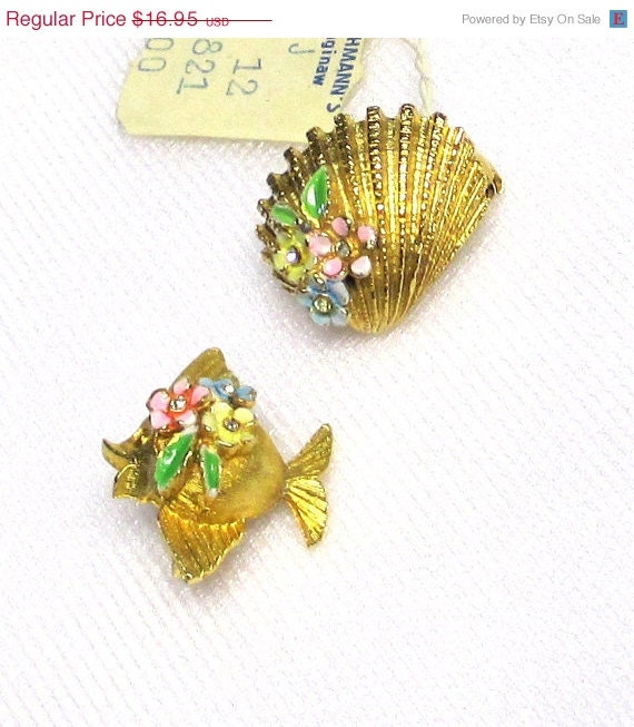 BIG SALE Darling Sea Life Figural Fish and Shell Pin with Little Enamel Flowers with Rhinestones, Mint Sea Creatures, NAUTILUS