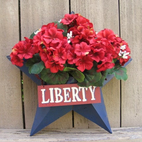 Patriotic Wreaths - Geranium Wreath - Memorial Day Wreaths - Red White and Blue Wreath - Patriotic Door Wreaths - Americana Door Pocket