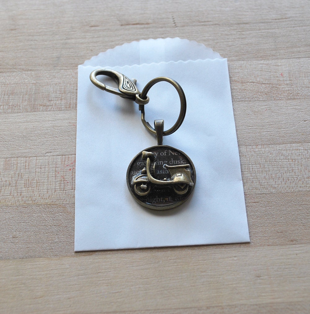 Vintage Scooter Keyring-Typewriter