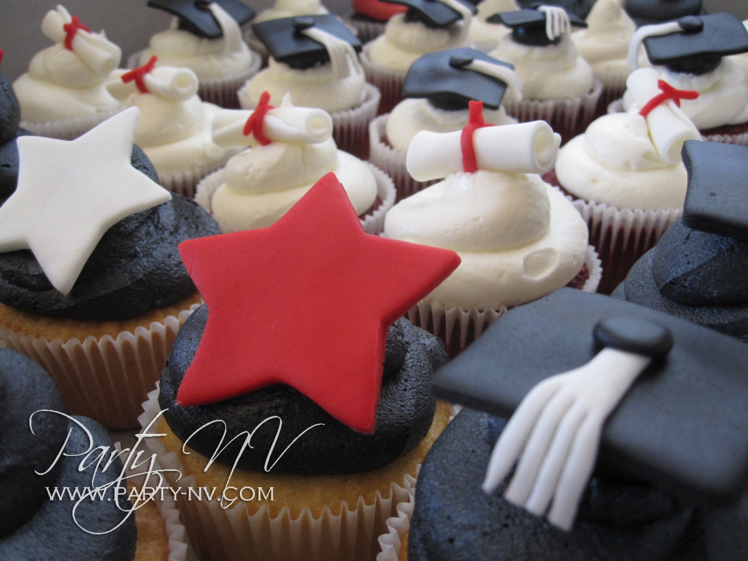 EDIBLE (Fondant Cupcake Toppers) - Graduation