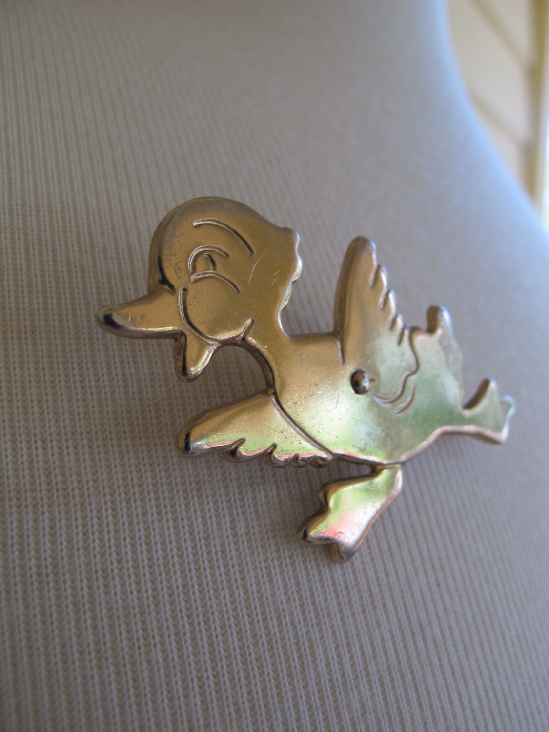 60s Kitschy Jewelry / 1960s Bird Brooch / Gold Pin