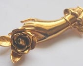 Beautiful Vintage 1940s Gold  Hand Holding a Rose Signed Coro Brooch In Good Condition