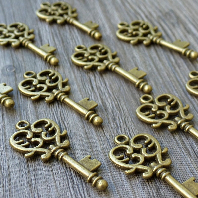 Wholesale Lot 10pcs Steampunk Victorian wholesale antique bronze skeleton key pendant charm necklace Alice in Wonderland 102  jewelry