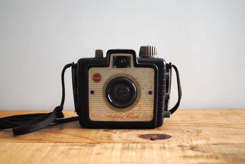 Vintage Kodak Camera - Brownie Holiday Flash Camera - labiblioteca