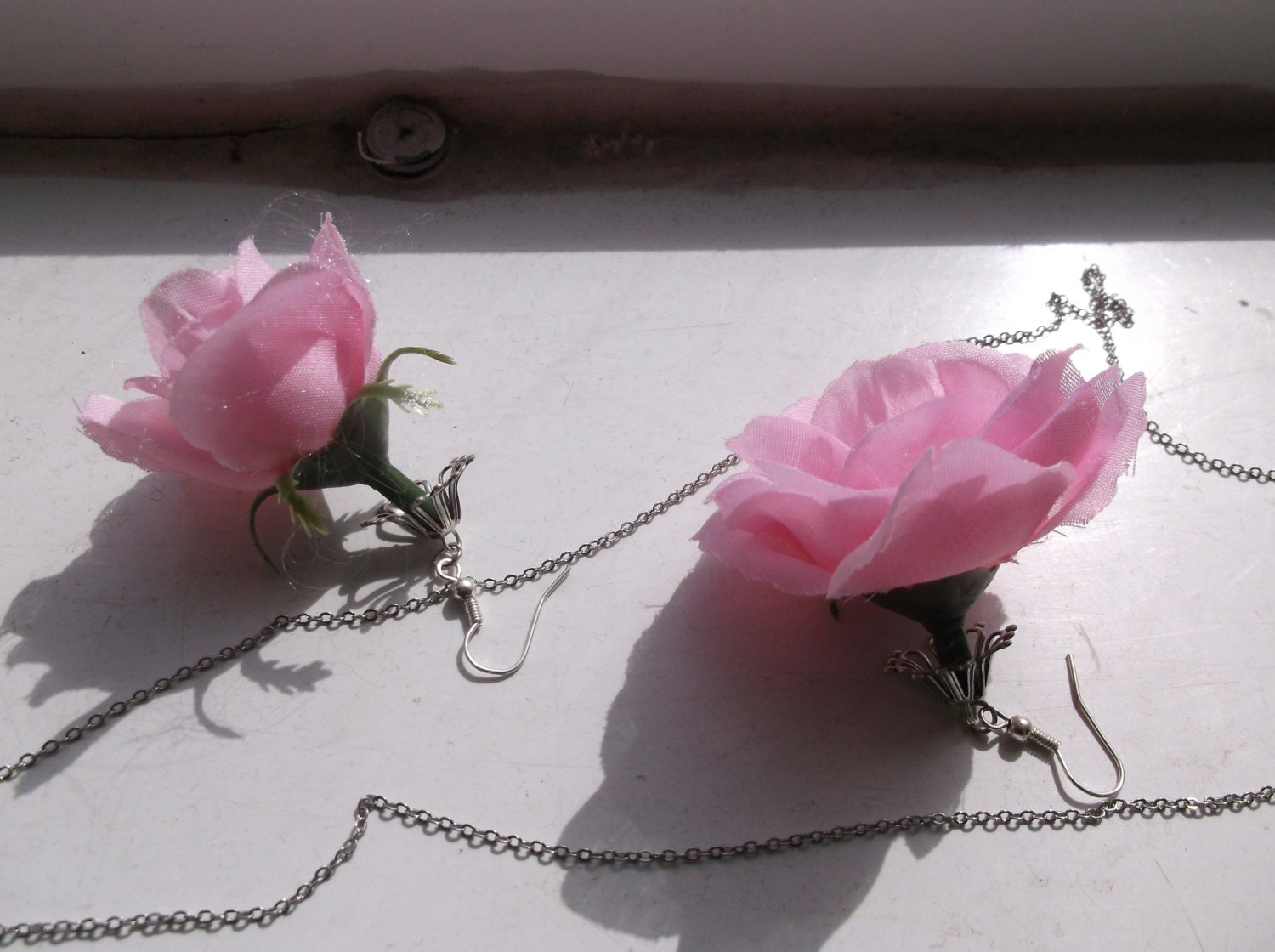 Pink rose pendant and earrings