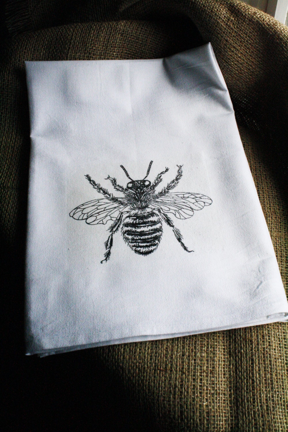 Honeybee kitchen towel, vintage, cotton towel, bee lover, farmhouse, cottage chic, flour sack towel