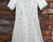 Vintage 60s 70s Green diamon chevron graphic print shift MOD dress S