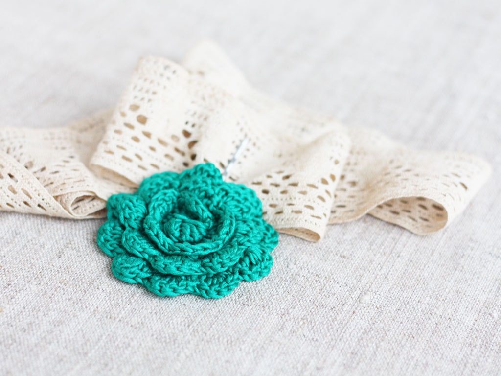 Teal green flower bobby pin Floral hair pin accessory Spring fashion Hand crocheted hairpiece Small gift Floral jewelry Crochet Fiber